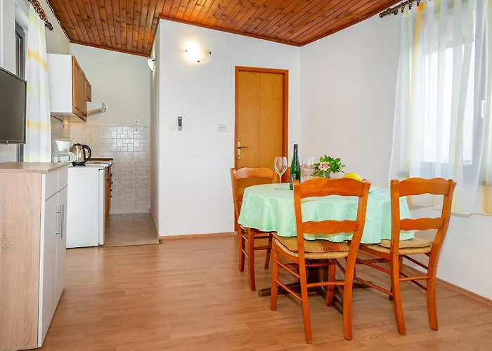 Apartments Sucur With Terrace