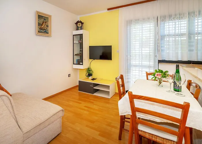 Apartments Sucur With Terrace