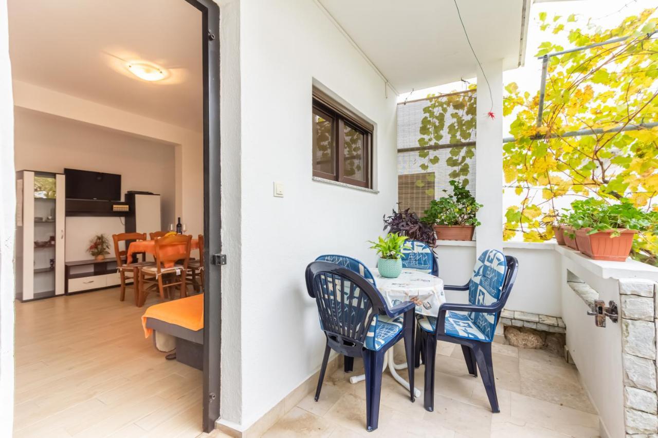 Sucur With Terrace Apartment Baska (Krk)