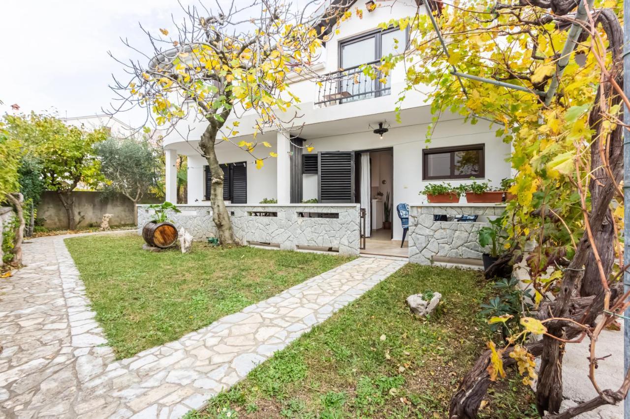 Apartment Sucur With Terrace