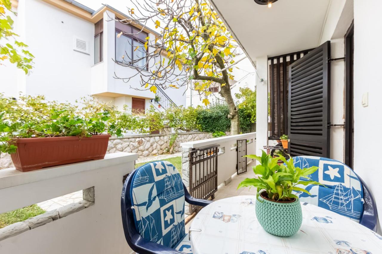 Apartment Sucur With Terrace