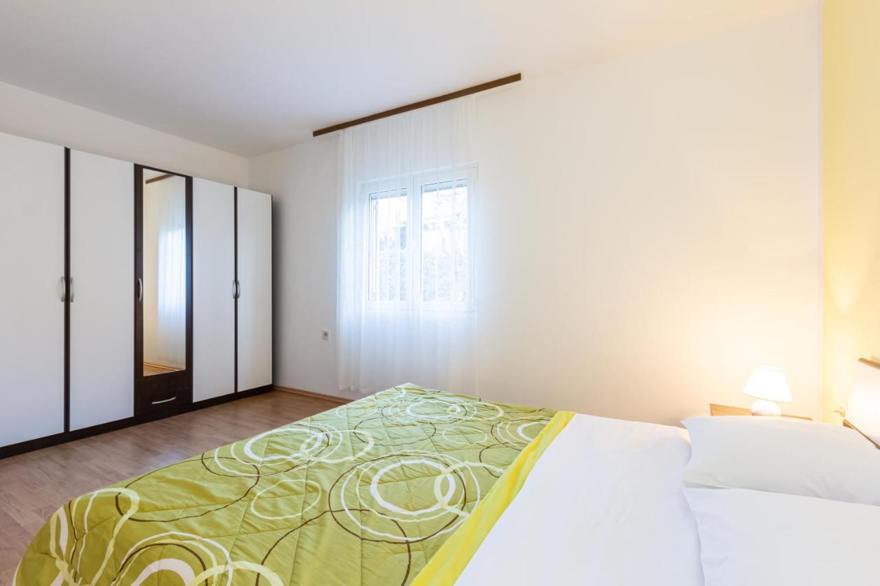 Apartment Sucur With Terrace Baska (Krk)