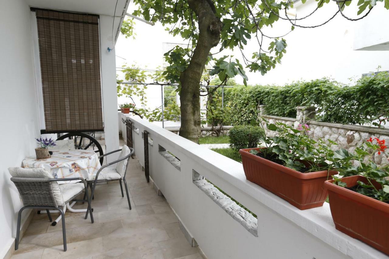Apartment Sucur With Terrace
