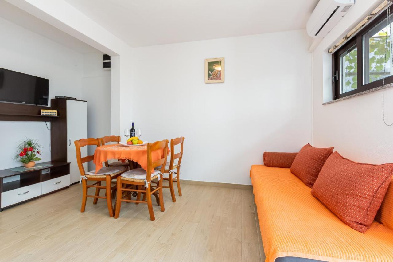 Sucur With Terrace Apartment *