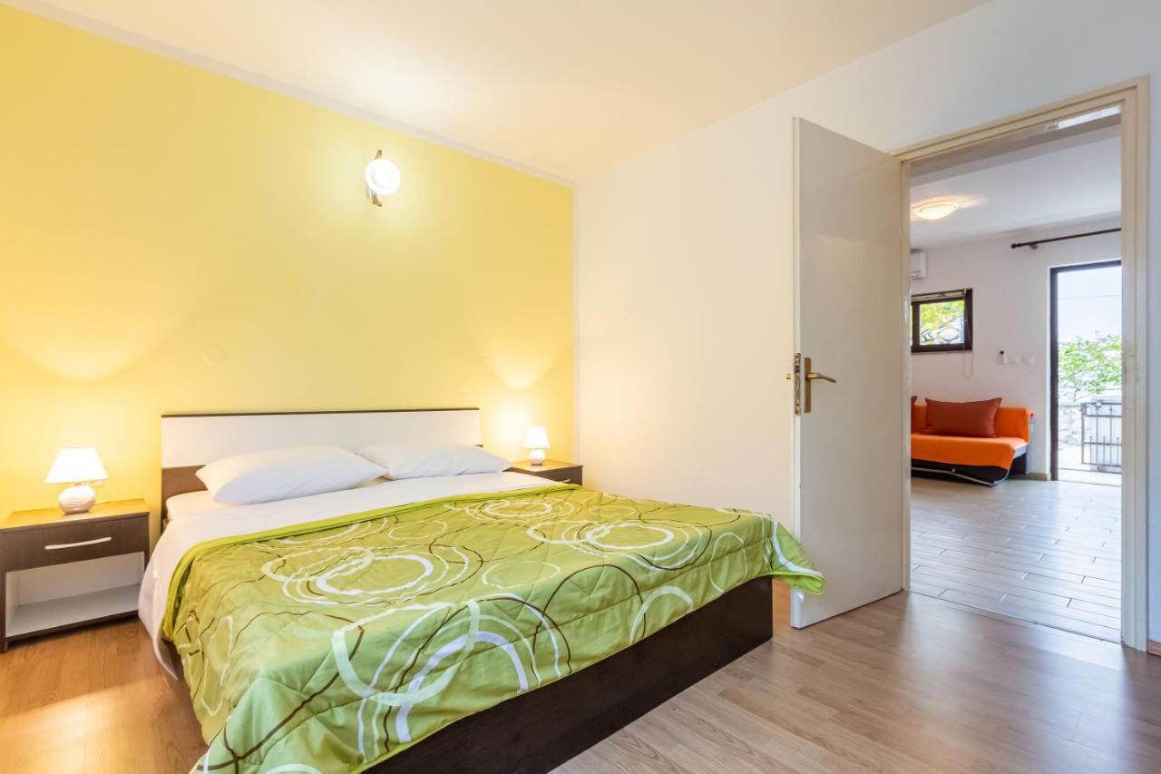Sucur With Terrace Apartment Baška